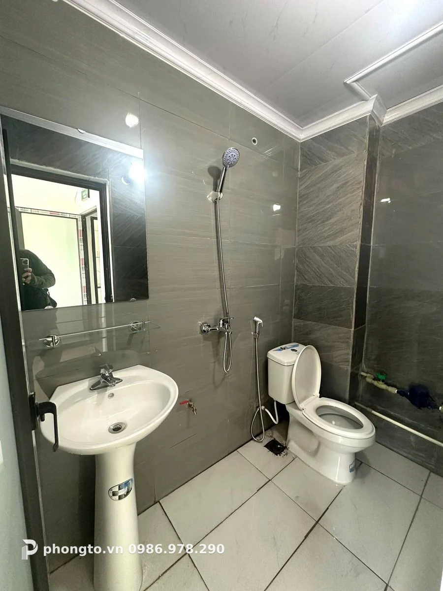 - Phòng mặt sau, có cửa sổ - Diện tích: 18-20m2 Thịnh Liệt Hoàng Mai - PTGD-45072 (ảnh 2)